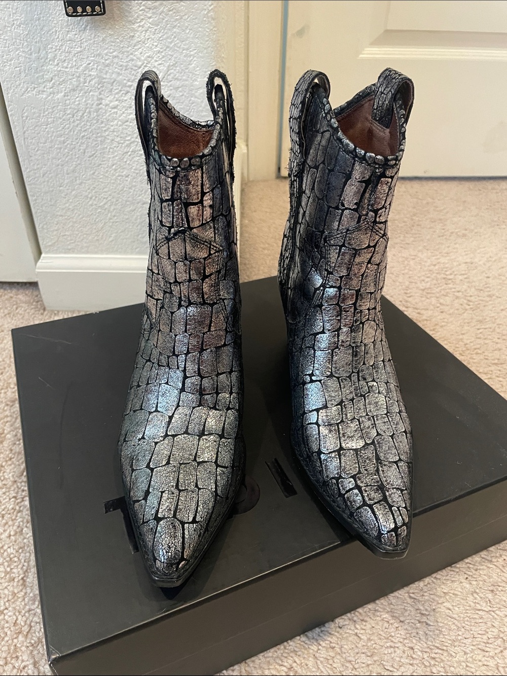 Donald J. Pliner boots size 6 fit like a 6.5/7